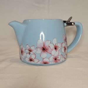 Floral Blue Teapot w/Strainer